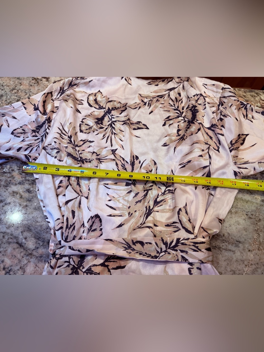 House of Harlow 1960 Floral Satin Robe with pockets  M Blush Pink Belted Kimono - Picture 4 of 12